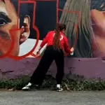Chula Mente painting a mural