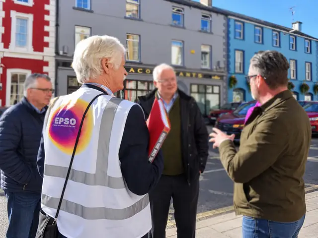 An EPSO guide sharing Dundalk’s stories with a group on a sunny street